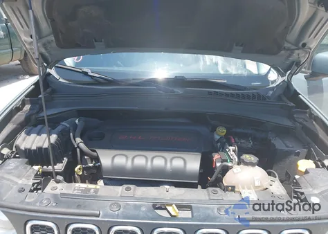 2017 Jeep Renegade Latitude Fwd z USA, uszkodzony, nr VIN ZACCJABB5HPF06282